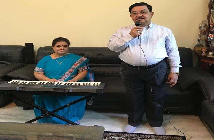 डॉक्टर दंपती ने गीत से किया कोरोना वॉरियर्स का सम्मान डॉक्टर दंपती ने गीत से किया कोरोना वॉरियर्स का सम्मान