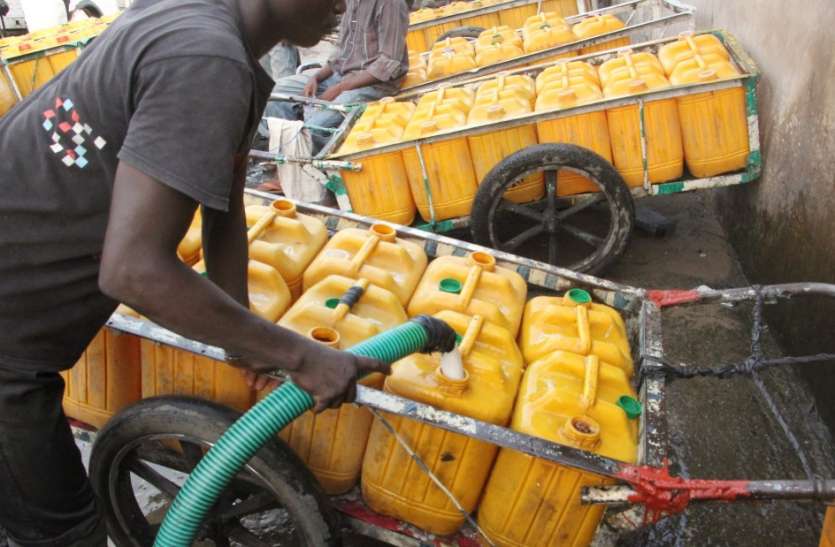 Crises of water in nigeria Nigeria: एक तरफ Coronavirus का कहर, दूसरी तरफ पानी का आकाल झेल रहा ये देश