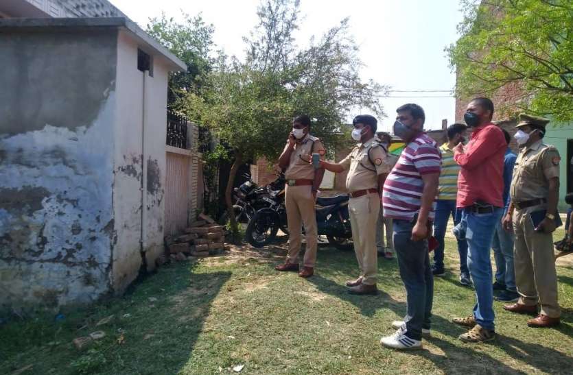 मकान मालिक को गोली मारकर डकैतों ने की लूटपाट, पत्नी और बुजुर्गों को भी असलहे की बट से किया घायल मकान मालिक को गोली मारकर डकैतों ने की लूटपाट, पत्नी और बुजुर्गों को भी असलहे की बट से किया घायल