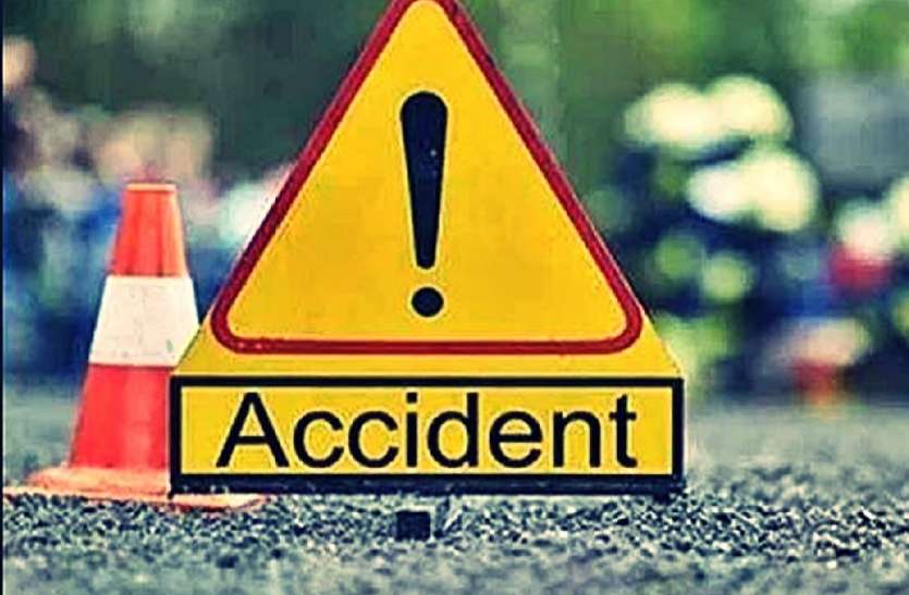 प्रतिबंधित मांस लेकर जा रही कार ने बाइक को मारी टक्कर, हादसे में बाइक सवार दो लोगों की मौत प्रतिबंधित मांस लेकर जा रही कार ने बाइक को मारी टक्कर, हादसे में बाइक सवार दो लोगों की मौत