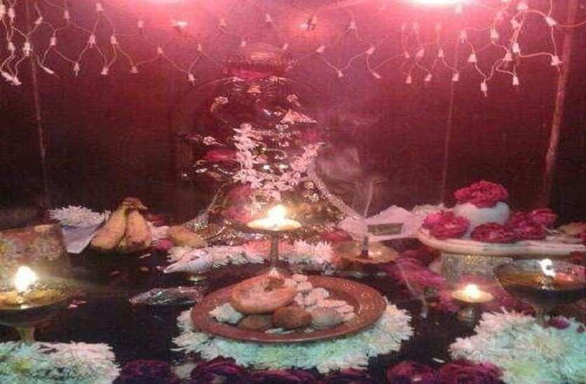 शनि जयंती: शनि का प्रकोप है तो श्मशान के इस मंदिर में मिलेगी समस्याओ से मुक्ति शनि जयंती: शनि का प्रकोप है तो श्मशान के इस मंदिर में मिलेगी समस्याओ से मुक्ति