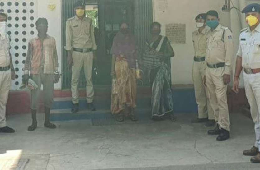 Singrauli Morwa police sent the arrested accused to jail फुलझर में हुई आगजनी की घटना का खुलासा : नशे में धुत होकर आरोपियों ने पुलिस वाहन में लगाई थी आग, जानिए क्या है मामला
