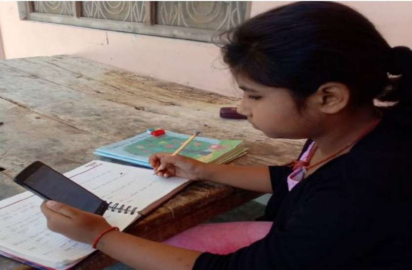 ऑनलाइन पढ़ाई : बच्चों को 40-45 मिनट से अधिक समय तक मोबाइल न दें, हो सकता है नुकसान online study : बच्चों को 40-45 मिनट से अधिक समय तक मोबाइल न दें, हो सकता है नुकसान