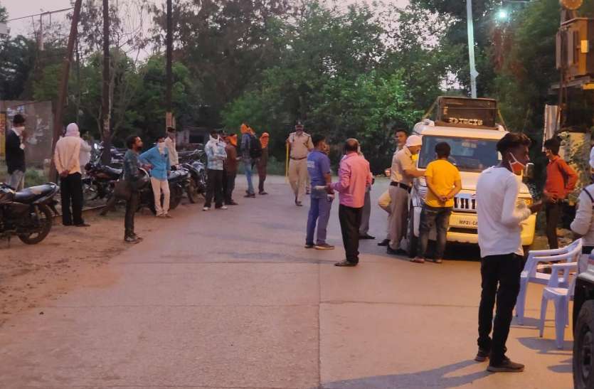 police मोटरसाइकिल में दो सवारी बैठकर निकलना पड़ा महंगा, जानिए कारण
