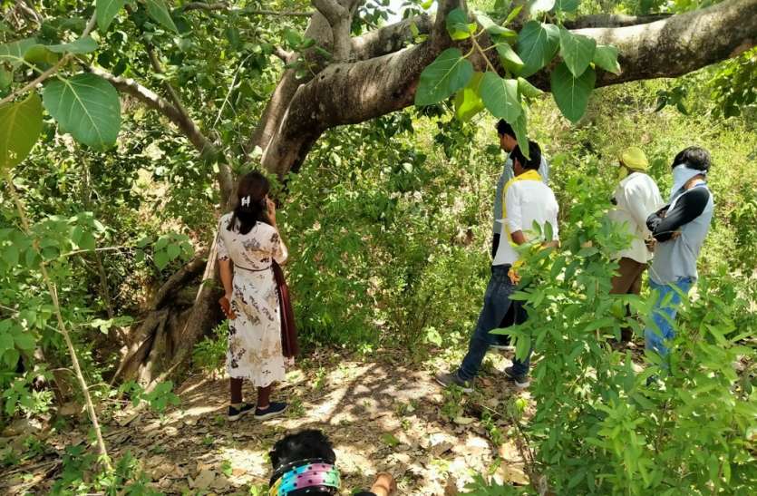 पौनियां में छापामार कार्रवाई, 20 बोरी अवैध मैंगनीज जब्त पौनियां में छापामार कार्रवाई, 20 बोरी अवैध मैंगनीज जब्त