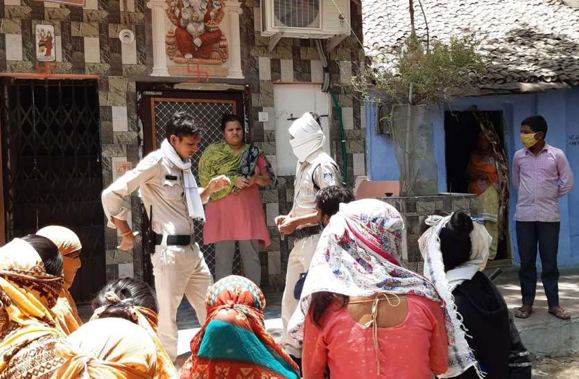 house owner and tenant dispute Rampage - मकान मालिक ने किराएदार छात्राओं को बनाया बंधक, पुलिस के हस्तक्षेप पर छोड़ा
