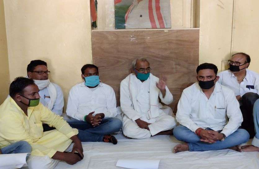 अटेर विधायक के दबाव में काम कर रहा पुलिस प्रशासन- कांग्रेस अटेर विधायक के दबाव में काम कर रहा पुलिस प्रशासन- कांग्रेस