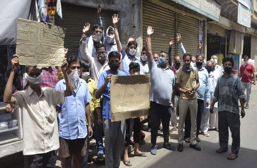 लोग बोले: ठेके पर आए शराबी कर सकते हैं मोहल्ले में झगड़ा लोग बोले: ठेके पर आए शराबी कर सकते हैं मोहल्ले में झगड़ा