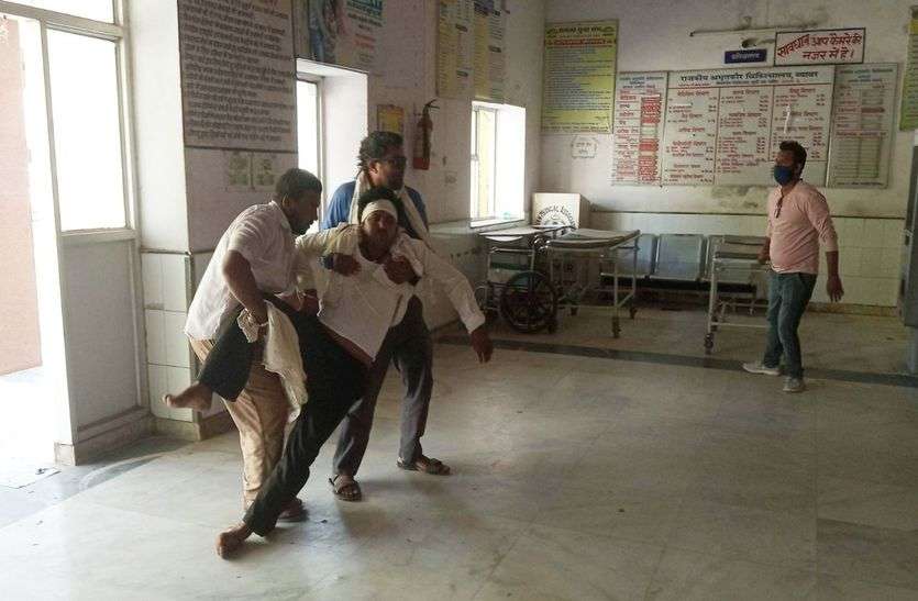 आउटडोर बढ़ा, मास्क पहने दूरी बनाएं नजर आए लोग आउटडोर बढ़ा, मास्क पहने दूरी बनाएं नजर आए लोग