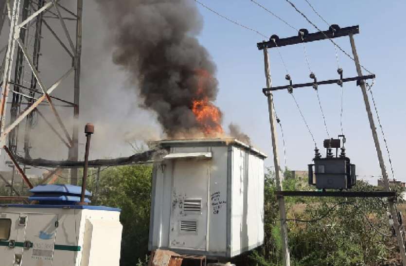 बीएसएनएल टावर में लगी आग ने लिया विकराल रूप बीएसएनएल टावर में लगी आग ने लिया विकराल रूप