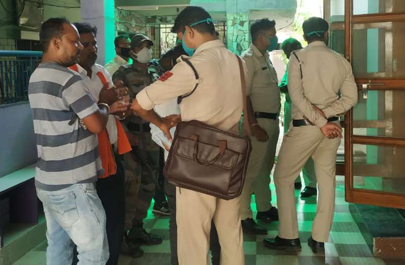 दवा व्यवसायी के घर से साढ़े छह लाख रुपए नकदी की चोरी, आरोपी की तलाश में जुटी पुलिस