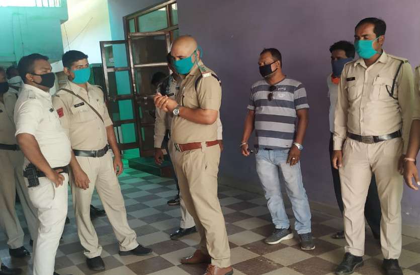 दवा व्यवसायी के घर से साढ़े छह लाख रुपए नकदी की चोरी, आरोपी की तलाश में जुटी पुलिस दवा व्यवसायी के घर से साढ़े छह लाख रुपए नकदी की चोरी, आरोपी की तलाश में जुटी पुलिस
