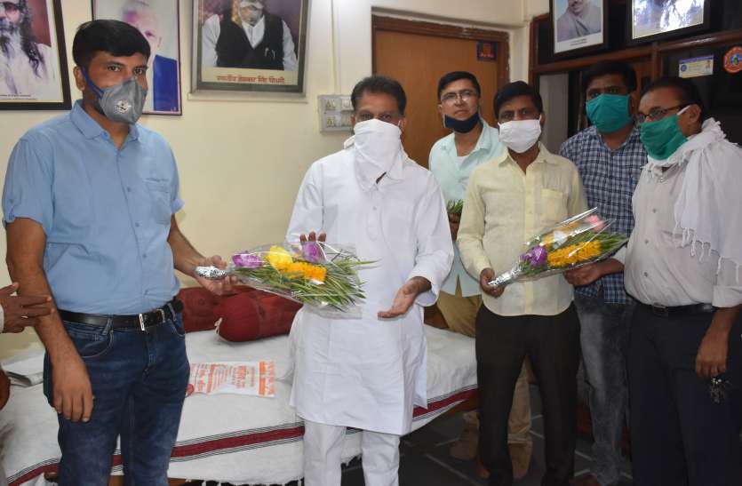 सादगी के साथ मनाया जन्मदिन सादगी के साथ मनाया जन्मदिन