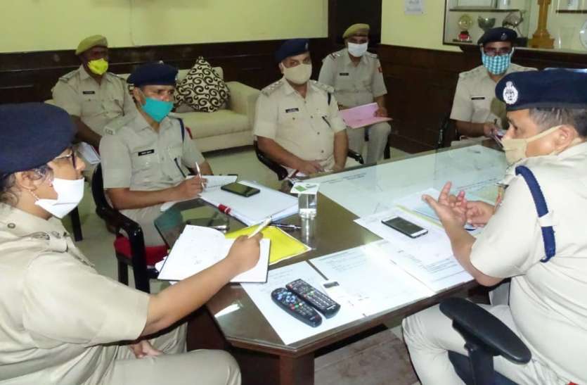 आईजी ने शहर का दौरा कर लिया व्यवस्थाओं का जायजा आईजी ने शहर का दौरा कर लिया व्यवस्थाओं का जायजा