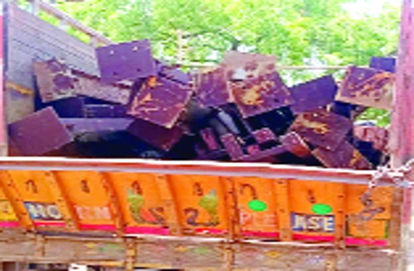 बंद फैक्ट्री से कबाड़ चोरी कर भाग रहे दो ट्रक चालक को पुलिस ने घेराबंदी कर पकड़ा, 13 लाख का कबाड़ जब्त बंद फैक्ट्री से कबाड़ चोरी कर भाग रहे दो ट्रक चालक को पुलिस ने घेराबंदी कर पकड़ा, 13 लाख का कबाड़ जब्त