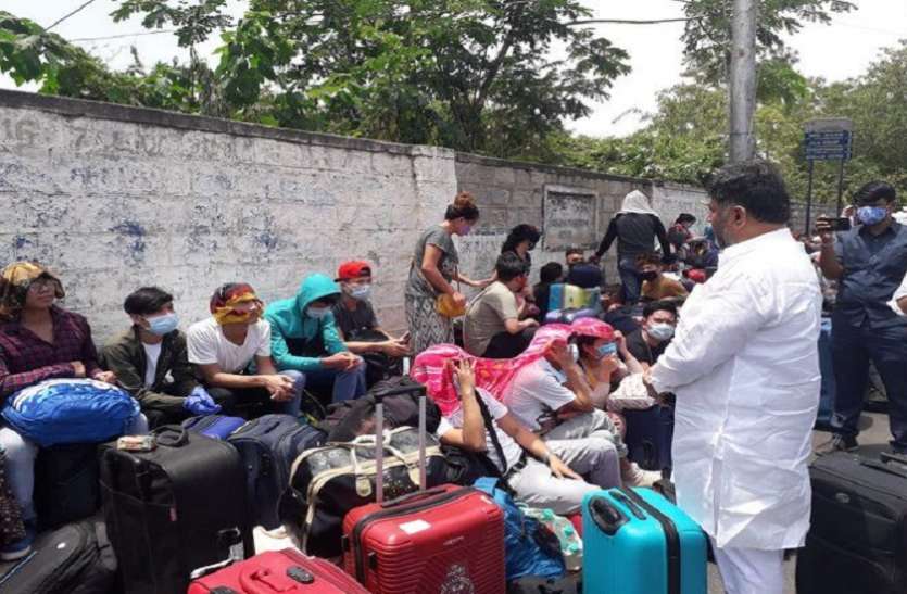 प्रवासी मजदूरों की समस्या का स्थायी हल 'बिल्ड अप इंडिया' पर प्रतिक्रियाएं प्रवासी मजदूरों की समस्या का स्थायी हल 'बिल्ड अप इंडिया' पर प्रतिक्रियाएं