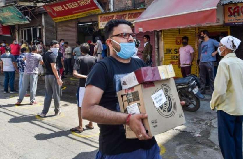 liquor.jpeg दिल्ली: शराब पर लगे 'कोरोना टैक्स' ने भरी सरकार की तिजोरी, 110 करोड़ रुपए से ज्यादा की हुई कमाई