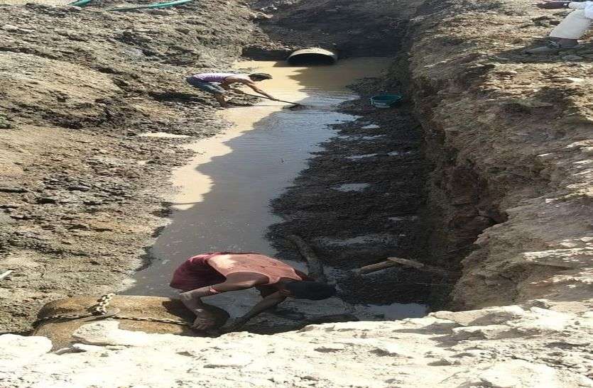 Pipeline broken at 2 pm, improved in 12 hours रात 2 बजे पाइप लाइन टूटी, 12 घंटे में सुधरी, VIDEO