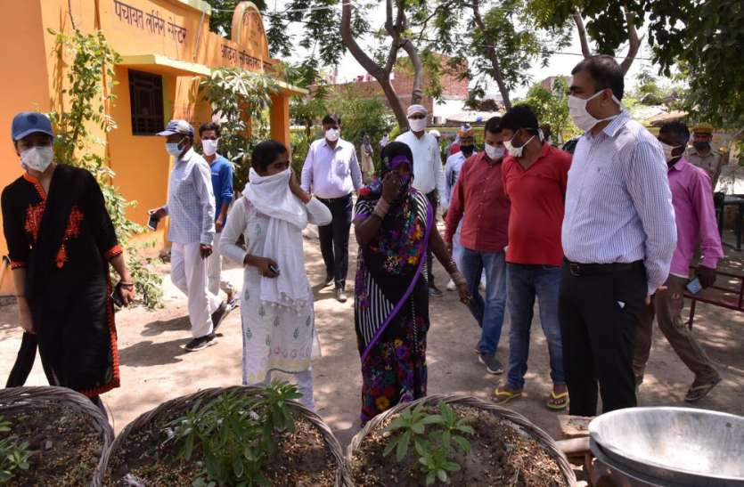 जिलाधिकारी अचानक पहुंचे लालपुर गांव और फिर जिलाधिकारी अचानक पहुंचे लालपुर गांव और फिर