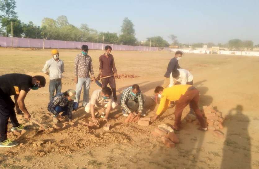 इस स्कूल के खेल मैदान की बदलेगी तस्वीर, भामाशाहों ने की विकास की पहल इस स्कूल के खेल मैदान की बदलेगी तस्वीर, भामाशाहों ने की विकास की पहल