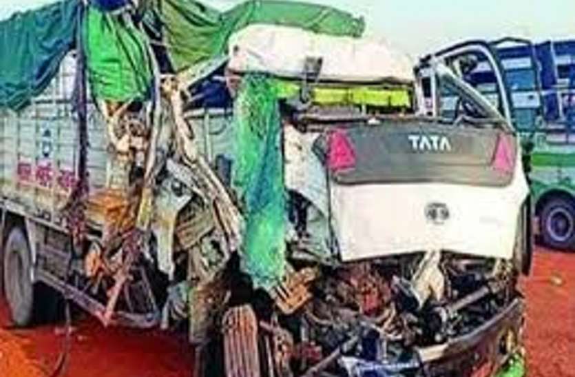 Accident : प्रवासियों की दुर्घटनाओं का सिलसिला उत्तर प्रदेश में नहीं थम रहा Accident : प्रवासियों की दुर्घटनाओं का सिलसिला उत्तर प्रदेश में नहीं थम रहा