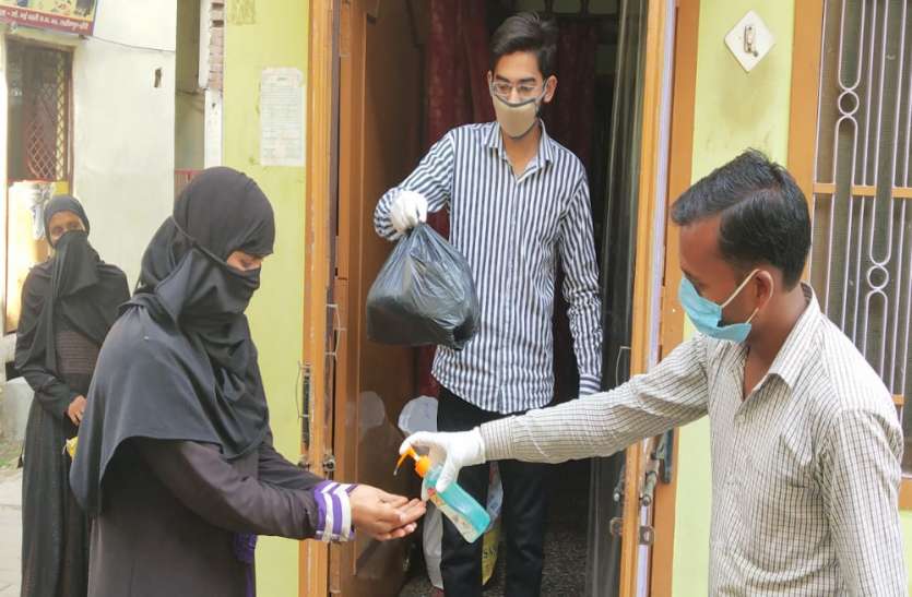 समाजसेवियों ने बढ़ाए हाथ, ताकि ईद की सेवंई से महरूम न रहें गरीबों के बच्चे समाजसेवियों ने बढ़ाए हाथ, ताकि ईद की सेवंई से महरूम न रहें गरीबों के बच्चे