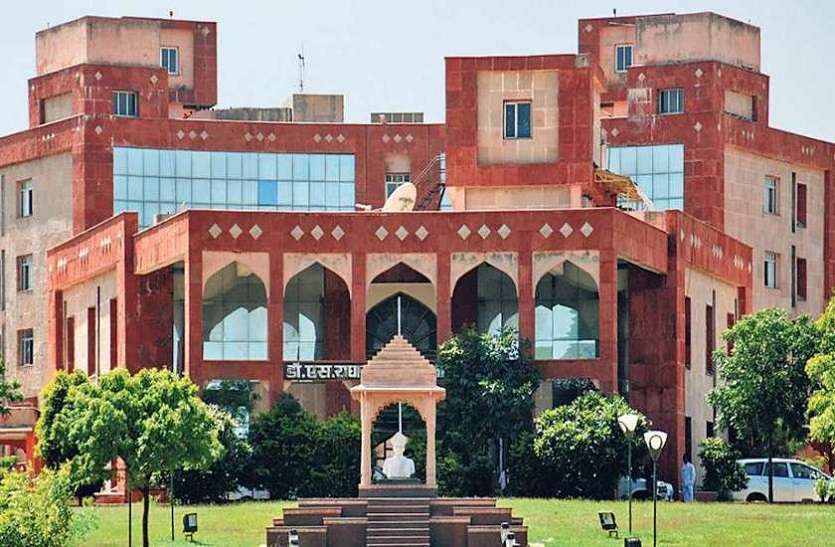 Senior teacher who has complet probation will be permanenent परीवीक्षाकाल पूरा कर चुके वरिष्ठ अध्यापक होंगे स्थाई