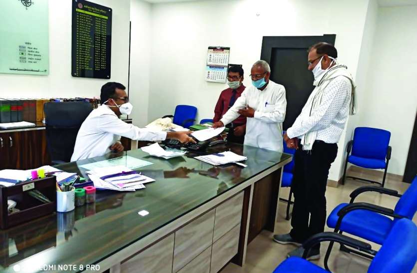 बिजली के मनमाने बिलों पर होटल एसोसिएशन ने जताया कड़ा विरोध बिजली के मनमाने बिलों पर होटल एसोसिएशन ने जताया कड़ा विरोध
