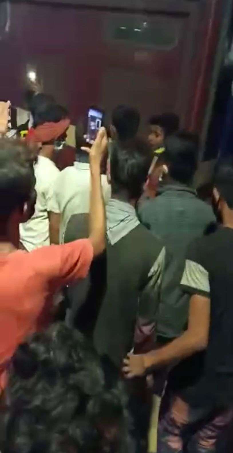 आखिर 60 घंटे बाद मऊ स्टेशन पर पहुंची श्रमिक स्पेशल ट्रेन