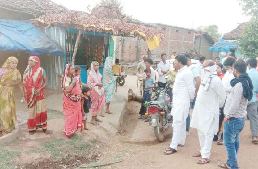 विधायक ने सभा मंच व सड़क डामरीकरण कार्य प्रारंभ करने के दिए निर्देश विधायक ने सभा मंच व सड़क डामरीकरण कार्य प्रारंभ करने के दिए निर्देश