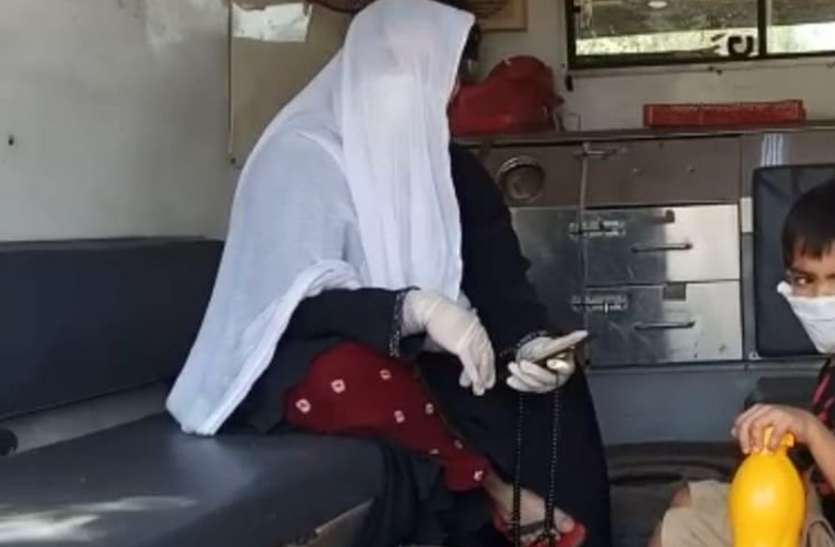 साम्प्रदायिक सौहार्द्र : बुर्के वाली मां के आंचल में कोरोना से जंग लड़ेगा 6 वर्षीय प्रियांक साम्प्रदायिक सौहार्द्र : बुर्के वाली मां के आंचल में कोरोना से जंग लड़ेगा 6 वर्षीय प्रियांक