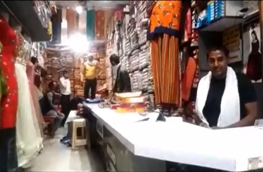 bazar.png देशबंदी से पैदा हुई आर्थिक संकट से ईद पर भी बाजार में नहीं लौटी रौनक, व्यापारियों ने कही यह बड़ी बात