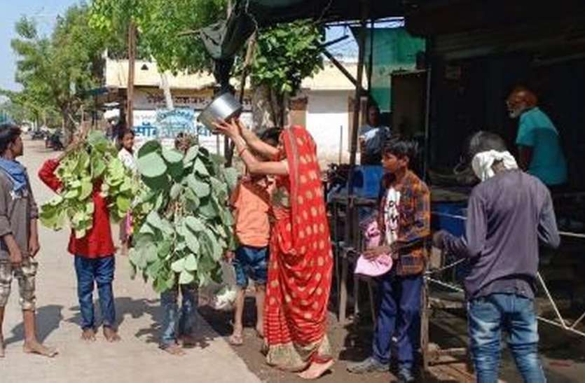 Tradition बच्चा बन गया मेंढक, देखते रह गए लोग