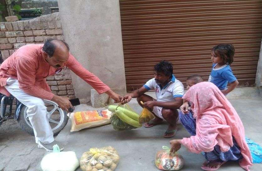 पत्रिका इम्पेक्ट : मजदूरों की मदद को पहुंचे समाजसेवी पत्रिका इम्पेक्ट : मजदूरों की मदद को पहुंचे समाजसेवी