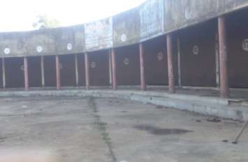 करोड़ों का कॉम्पलेक्स हुआ जर्जर, नहीं हो रही दुकान की नीलामी करोड़ों का कॉम्पलेक्स हुआ जर्जर, नहीं हो रही दुकान की नीलामी