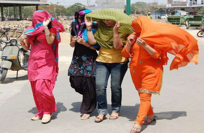 नौतपा के पहले पारा पहुंचा 45 डिग्री के पार, छत्तीसगढ़ में झुलसाने लगी उत्तर-पश्चिम से आ रही गर्म हवा नौतपा के पहले पारा पहुंचा 45 डिग्री के पार, छत्तीसगढ़ में झुलसाने लगी उत्तर-पश्चिम से आ रही गर्म हवा