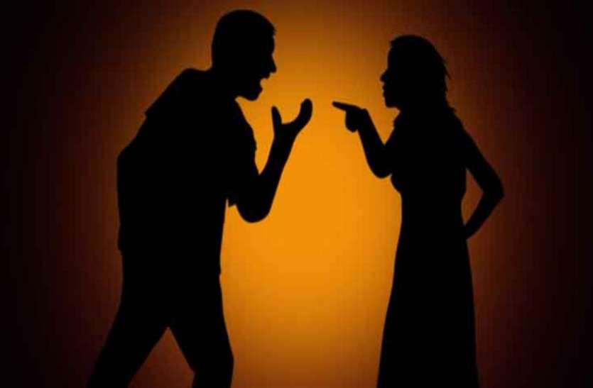 husband.jpg पति से हुआ विवाद तो पत्नी बोली, ' Lockdown न होता तो चली जाती अपने मायके'