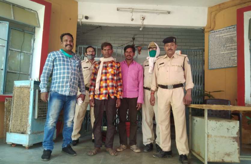 Two brothers accused of murder arrested गर्दन पर कुल्हाड़ी मारकर की हत्या, पुलिस से बचने नाले में गाड़ा था शव, दो सगे भाई गिरफ्तार