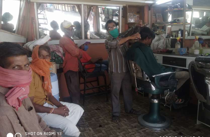 आदेश के बावजूद दुकान खोलकर बैठे व्यापारी के चालान बनाए आदेश के बावजूद दुकान खोलकर बैठे व्यापारी के चालान बनाए