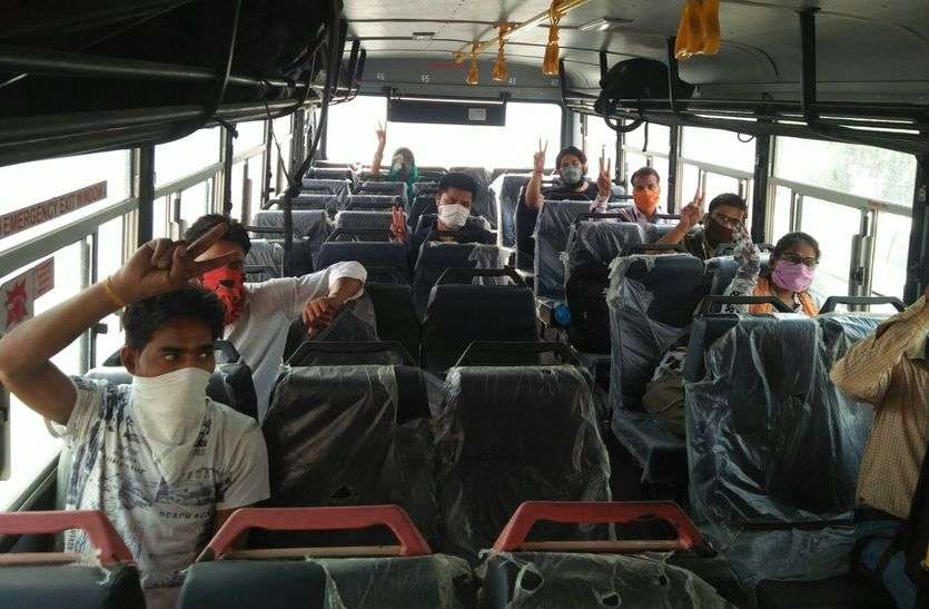 यात्रियों की संख्या में हुआ इजाफा, दूसरे दिन दो गुना तक पहुंचा आंकड़ा यात्रियों की संख्या में हुआ इजाफा, दूसरे दिन दो गुना तक पहुंचा आंकड़ा