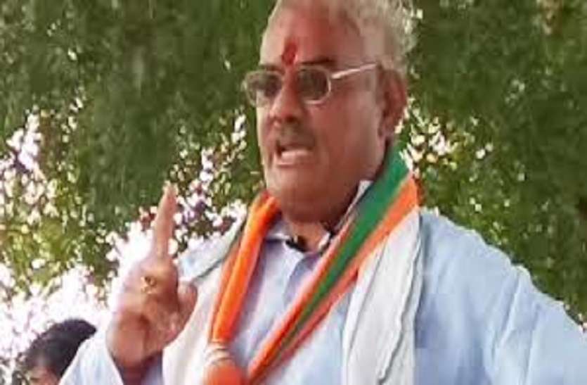 खाद्य सुरक्षा सूची में नरेगा श्रमिकों के बजाय गाड़ी-बंगले वालों के नाम खाद्य सुरक्षा सूची में नरेगा श्रमिकों के बजाय गाड़ी-बंगले वालों के नाम