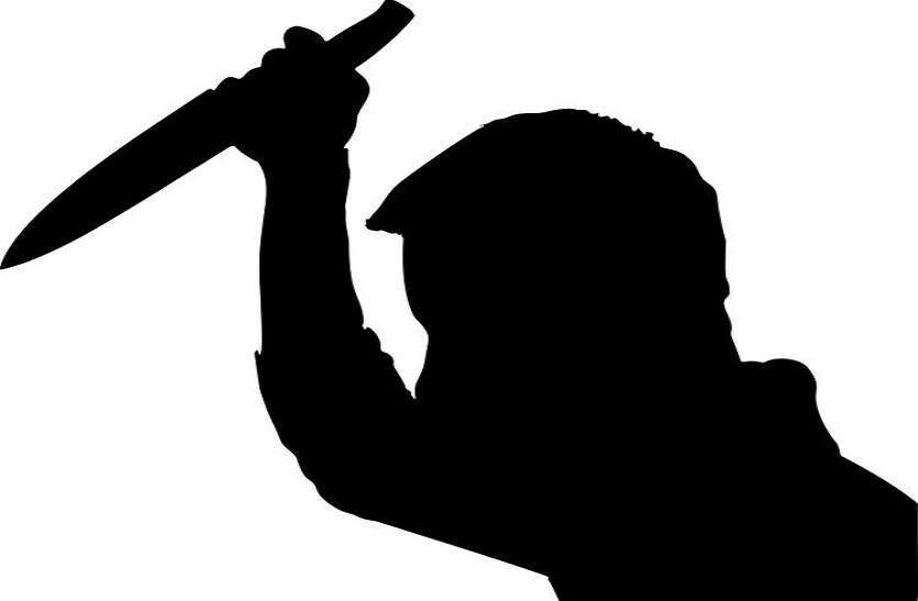 man-stabs_16cc965d1b1_large.jpg 75 वर्षीय वृद्धा की निर्मम हत्या, हाथ—पैर काटकर चांदी के कड़े ले गया हत्यारा