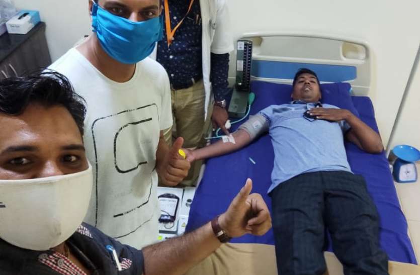 रक्तदान के बाद पीडि़तों को उपलब्ध कराया रक्त रक्तदान के बाद पीडि़तों को उपलब्ध कराया रक्त