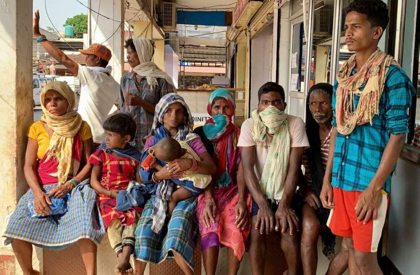 राशन लेने आए दो युवकों को पहले पुलिस ने पकड़ा, फिर नक्सली कहकर मार दी गोली, और राशन लेने आए दो युवकों को पहले पुलिस ने पकड़ा, फिर नक्सली कहकर मार दी गोली, और