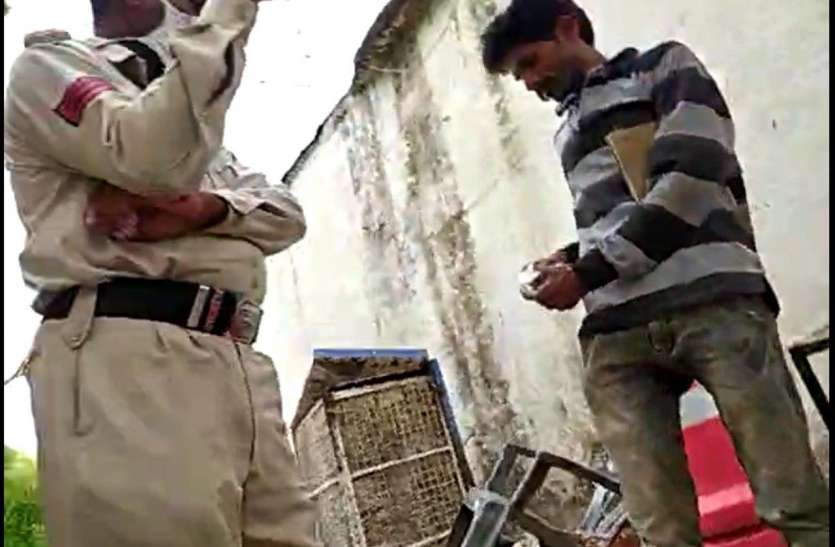 पति-पत्नी में हुआ झगड़ा तो हवलदार ने की एसी डिमांड, एसपी को देना पड़ा दंड... पति-पत्नी में हुआ झगड़ा तो हवलदार ने की ऐसी डिमांड, एसपी को देना पड़ा दंड...