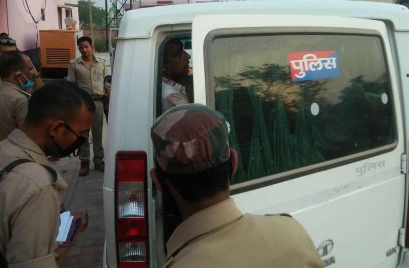 Chandauli बेखौफ गुंडे, स्कार्पियो सवार लोगों ने चलाई गोली, दो घायल