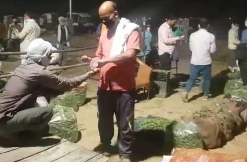 meerut कोरोना चेन तोड़ने के लिए हर घंटे सायरन बजने पर सभी सावधान, फिर कर रहे ये काम