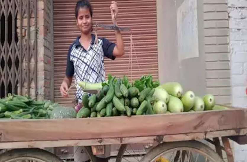 लॉकडाउन में छिन गई आमदनी, घर चलाने के लिए सब्जी बेचने को मजबूर हुए राष्ट्रीय स्तर के खिलाड़ी लॉकडाउन में छिन गई आमदनी, घर चलाने के लिए सब्जी बेचने को मजबूर हुए राष्ट्रीय स्तर के खिलाड़ी