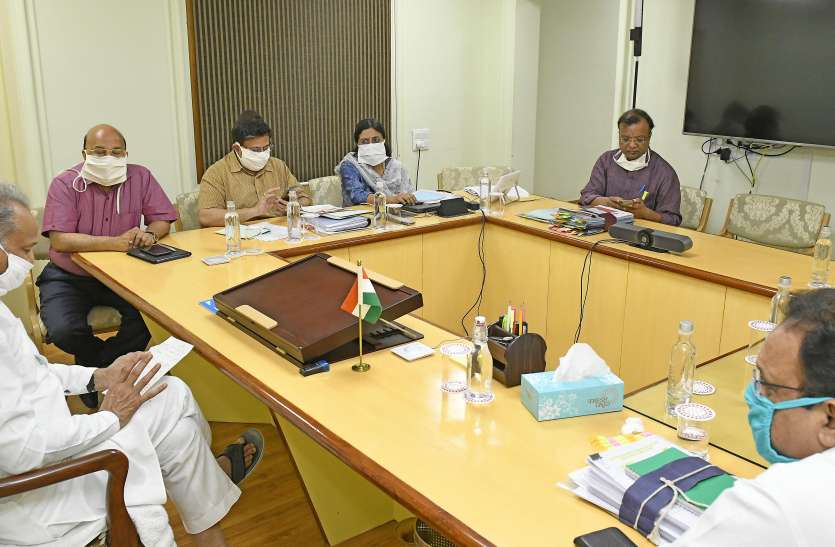 CM Gehlot Meeting केंद्र ने भले ही छूट दी, लेकिन राजस्थान में क्वारेंटीन नियम की पालना अनिवार्य: CM Gehlot