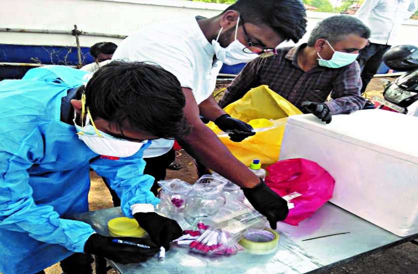 Samples taken for corona examination of duty-bound employees in check posts including quarantine center बच्चों की परीक्षा के पहले आए नए नियम, यहां पढ़ें क्या है अब जरूरी
